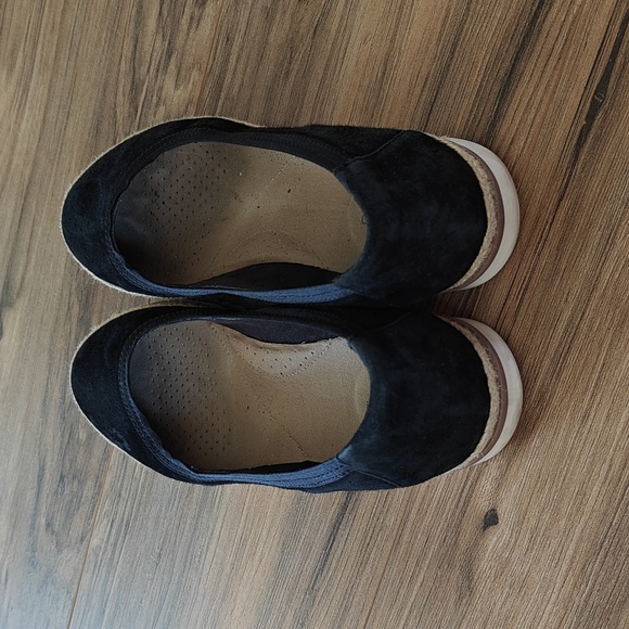 Like new Clark's suede espadrille flats - Picture 5 of 6